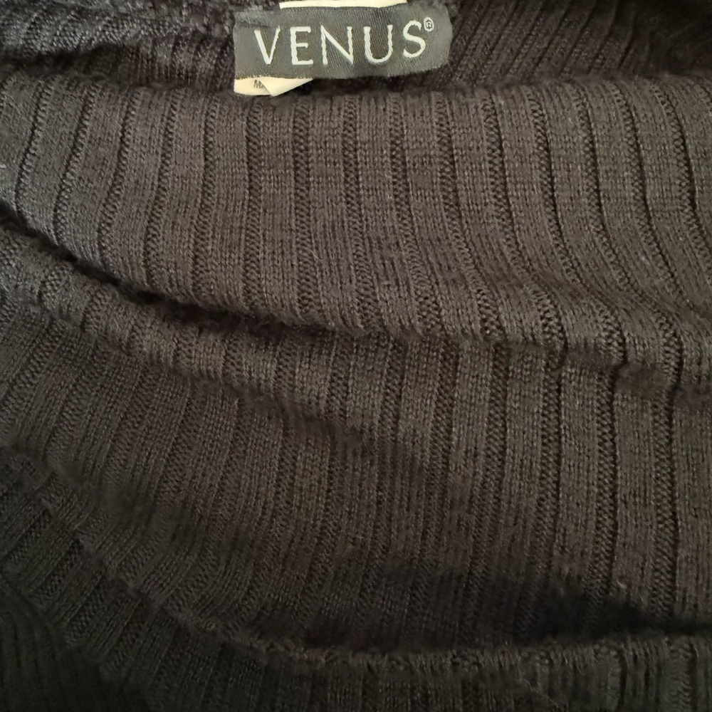 VENUS Charcoal Ribbed Knit Top
